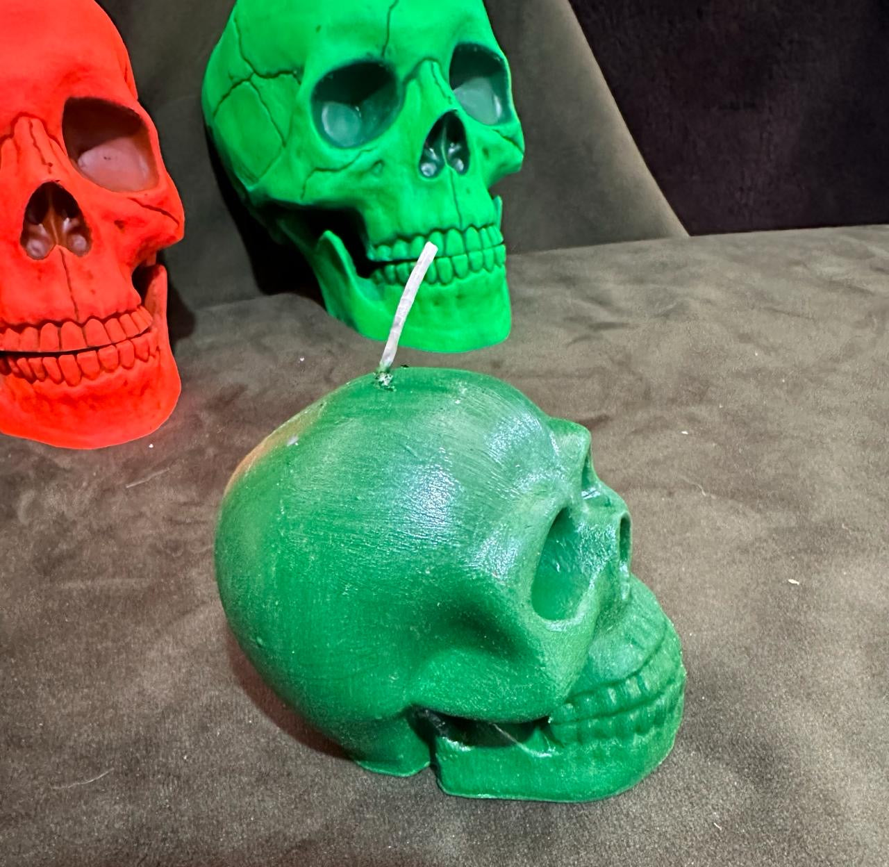 Vela aromática de calavera 💀 que brilla en la obscuridad